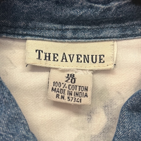 Denim floral short sleeve button down SIZE 18 - Picture 3 of 3